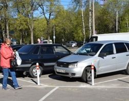 Губернатор поручил организовать парковки у больниц