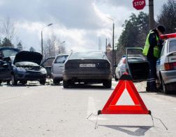 В Пензе пьяный водитель без прав сбил пешехода и разбил три автомобиля