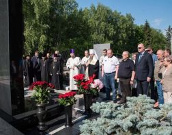 На Новозападном кладбище Пензы почтили память Василия Бочкарева