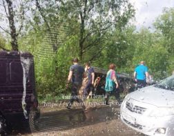 В Пензе упавший в кювет грузовик доставали полдня
