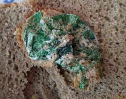 Неудачная покупка: пензенцу попался странный предмет в хлебе
