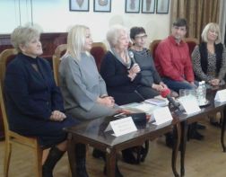 В Пензе сестра Михаила Задорнова передала семейные экспонаты литературному музею 