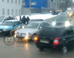 ﻿В Пензе на Байдукова столкнулись три автомобиля