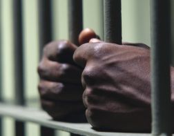 В ТЦ на Терновского 26-летний дебошир с ножом напал на кассира 