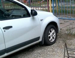 ﻿В Заречном жильцы одной из многоэтажек захватили землю под личную парковку