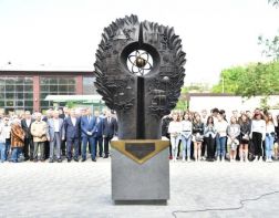 В Заречном открыли новый памятник "Созидателям завода и города"