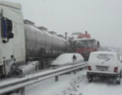 В Ростовской области после массового ДТП взорвался автомобиль. ВИДЕО