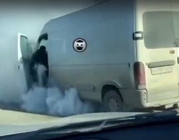 ﻿В Пензе на Окружной задымилась маршрутка. ВИДЕО 