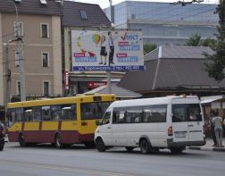 В Пензе водитель автобуса совершил опасный дорожный маневр.ВИДЕО 
