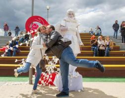 Парад влюбленных в Пензе собрал больше 200 пар