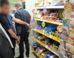 Гости Пензы украли из магазина шоколад и жвачку на 13 тыс. рублей