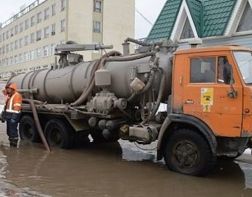 В Пензе откачивают воду с нескольких затопленных улиц 