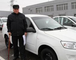 Пострадавшим на производстве пензенцам подарили новые автомобили 