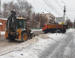 Улицы Пензы от снега очищают 66 спецмашин