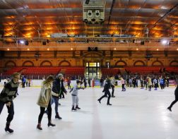 В праздничные дни в Рубине откроют дополнительные сеансы катания на коньках