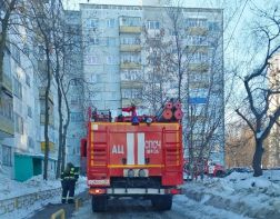 Во время пожара на Ладожской из многоэтажки эвакуировали 7 человек