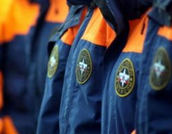 Спасатели обнаружили труп мужчине в запертой квартире