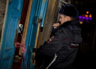 Жительница области сняла дом и вынесла из него металл и технику