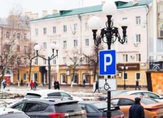 В Пензе владельцы дорогих автомобилей не хотят оплачивать парковку.ВИДЕО 