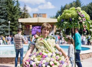 Тысячи жителей посетили VI городской фестиваль «Заречный в цвету»