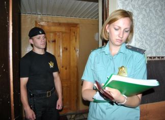 Задолжавшая своим детям более 1,5 млн рублей мать пряталась от приставов на даче