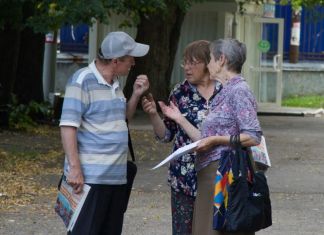 В Роспотребнадзоре рассказали о санкциях для отказавшихся от прививки пенсионеров