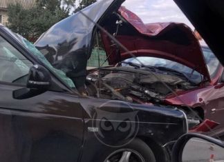 В Пензе на Карпинского столкнулись BMW и LADA Priora
