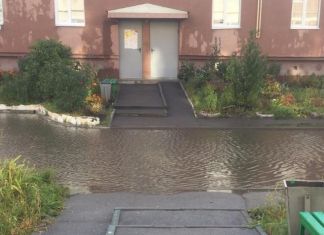 На Шуисте после дождя затопило тротуары