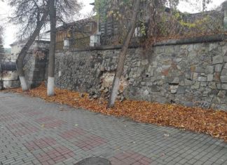 В Пензе на улице Карла Маркса разрушается историческая терраса