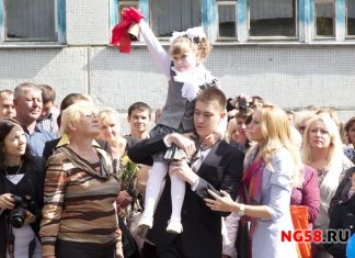 ﻿Мельниченко разрешил родителям прийти на линейки 1 сентября