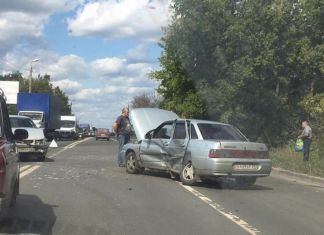 В Пензе на Аустрина возникла огромная пробка из-за ДТП 