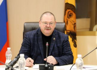 ﻿Мельниченко потребовал навести порядок в поликлиниках