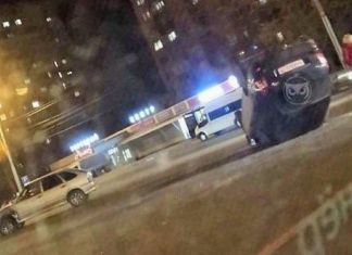 Появились новые подробности аварии с перевернувшейся легковушкой