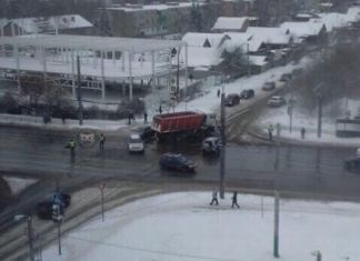В Терновке под колесами МАЗа погибла пенсионерка. ВИДЕО