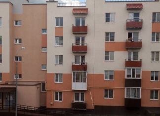 В Заре пенсионерка пыталась спуститься с третьего этажа по веревке 