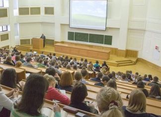 Отчисленному студенту придется вернуть деньги за обучение