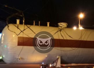 В Пензе автоцистерна сорвала троллейбусные провода