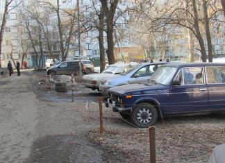Депутаты и сотрудники ГИБДД проверят соблюдение правил парковки во дворах