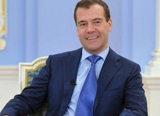 Медведев поручил Минтруду оценить идею о четырехдневной рабочей неделе
