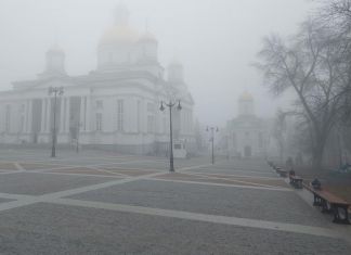 Возле Спасского собора демонтируют пешеходную дорожку