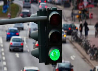На опасном переходе на Большой Арбековской начал работать светофор