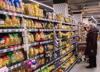 ﻿﻿Президент призвал не допустить нехватку средств на продукты у россиян
