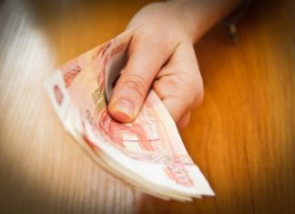 В области лишенная прав мать продолжала получать пособие на ребенка 