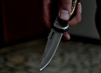 Мужчина убил свою сожительницу и пытался зарезать ее брата