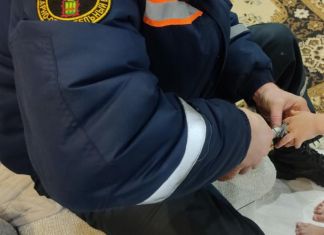 В Пензе спасатели помогли ребенку избавиться от трубки