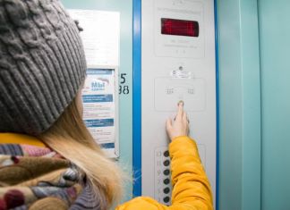 Жильцы дома на Краснова, 45, третий месяц живут без лифта