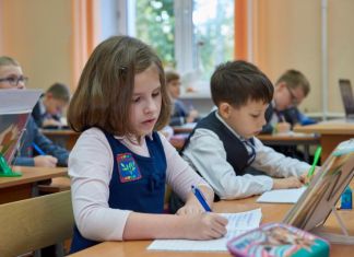 В Заречном спонсоры и благотворители собирают детей в школу