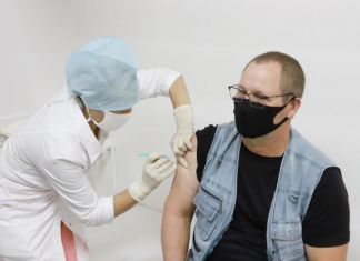 В России разыграют призы по 100 тыс. рублей среди вакцинированных от коронавируса