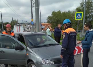 В Пензе на помощь водителю из зажатой легковушки приехали спасатели