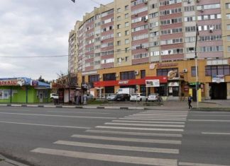 На улице Антонова установят дополнительный светофор